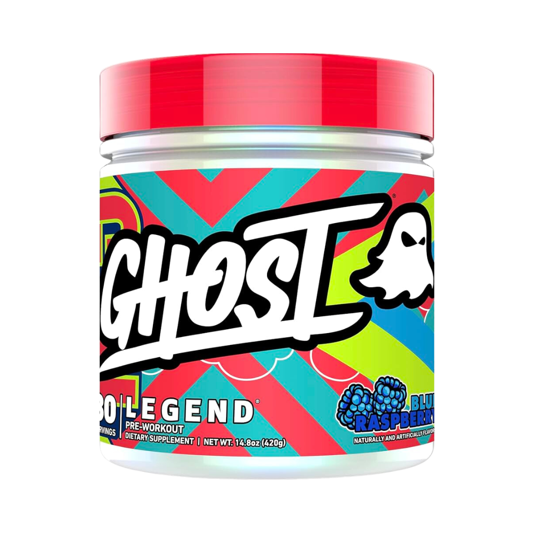 La imagen muestra un envase del suplemento Legend Pre-Entreno - GHOST de Getfit en color frambuesa azul. El frasco cilíndrico tiene un diseño vibrante con rayas diagonales azules y rojas, con un logotipo de fantasma blanco y el texto GHOST. Dos frambuesas hacen alusión a sus ingredientes clínicamente dosificados.