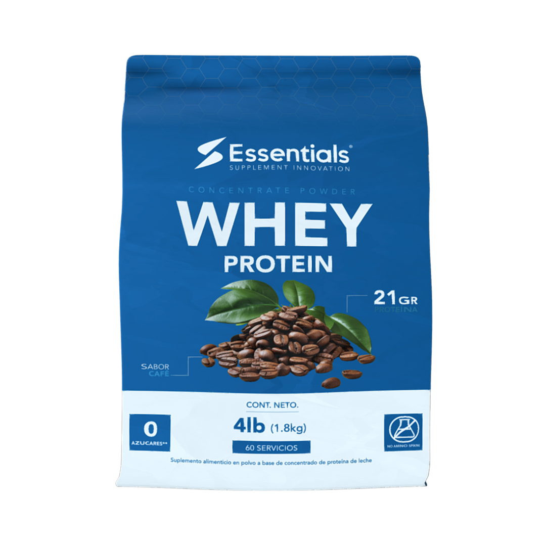 Una bolsa azul de 4 lb (1,8 kg) de Whey Protein Concentrate - ESSENTIALS de getfit, etiquetada como 21 GR de proteína de suero y Sabor Café, contiene granos de café y brinda 60 servicios, con íconos de 0 azúcar y reciclaje, enfocados en la nutrición muscular.