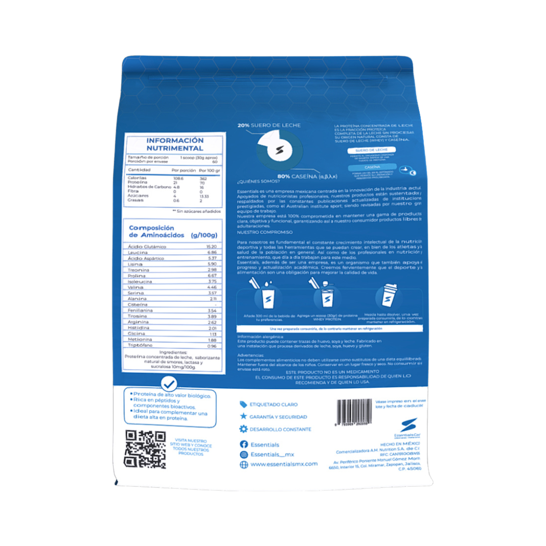 El concentrado de proteína de suero ESSENTIALS de getfit viene en un paquete azul y blanco con texto en español que incluye detalles nutricionales, composición de aminoácidos e instrucciones de recuperación muscular. También incluye íconos de preparación de leche, un código QR, identificadores de redes sociales e información de contacto de la empresa.