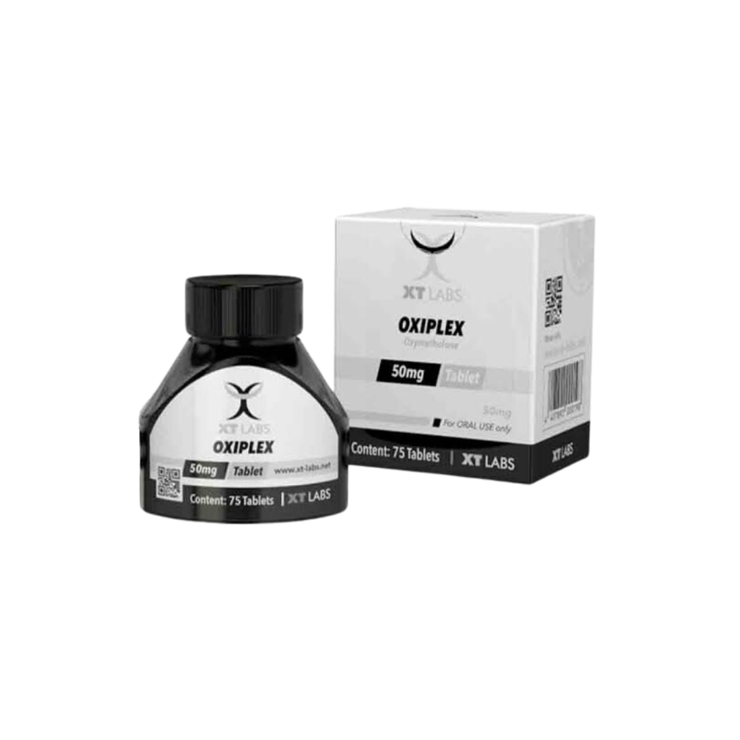 Una botella negra y una caja blanca de Oxiplex XT LABS de Get Fit México muestran su marca con elegancia. La botella, con su tapa negra, dice Tableta de 50 mg, 75 tabletas, similar a Anadrol 50. Ambas tienen códigos QR y están sobre un fondo simple, lo que resalta la presentación de este esteroide oral.
