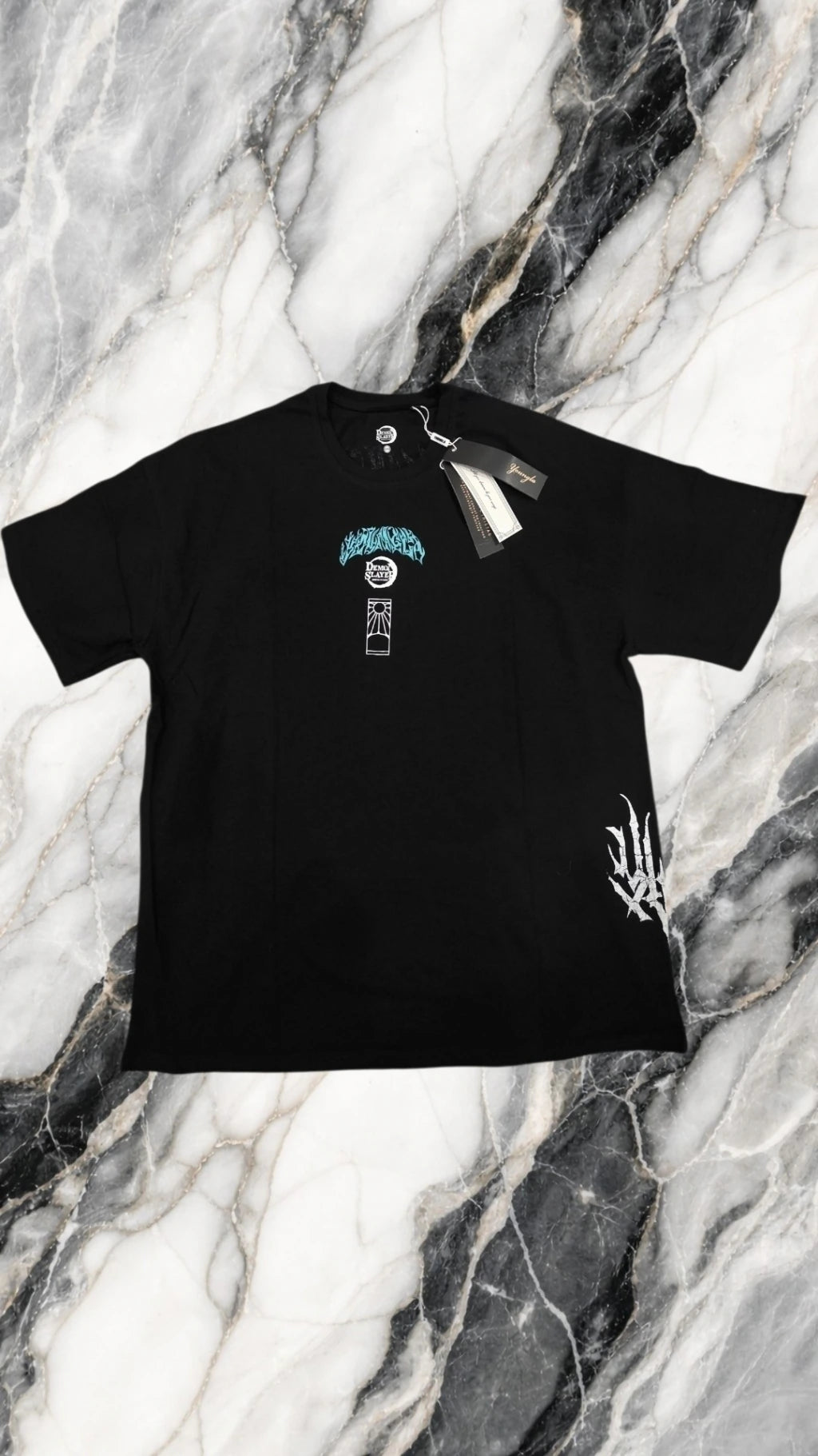 Playera YoungLA Demon Slayer Hinokami Kagura